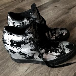 Converse Leather Chuck Taylor Sneakers Size 7.5